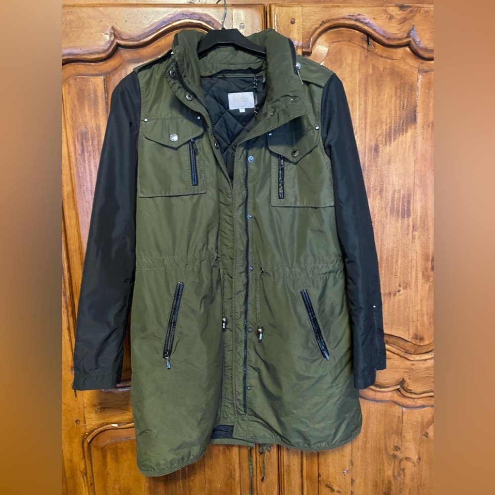 Black and green jacket by Laundry